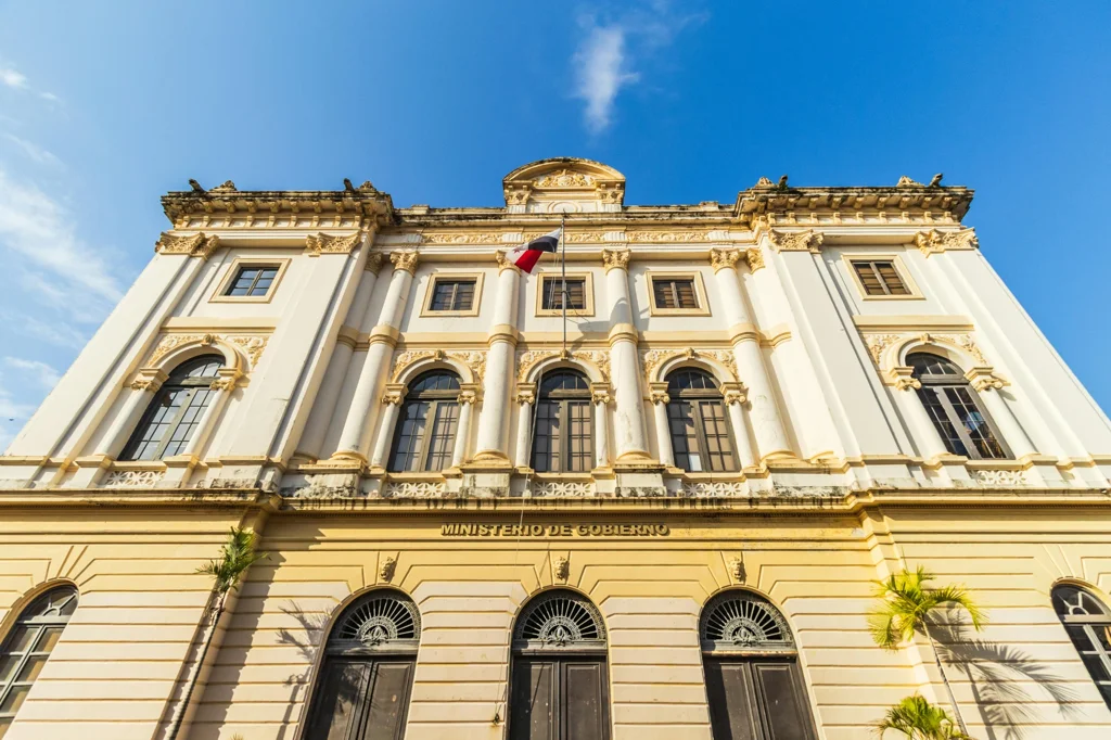 Contrataciones con el Gobierno de Panamá